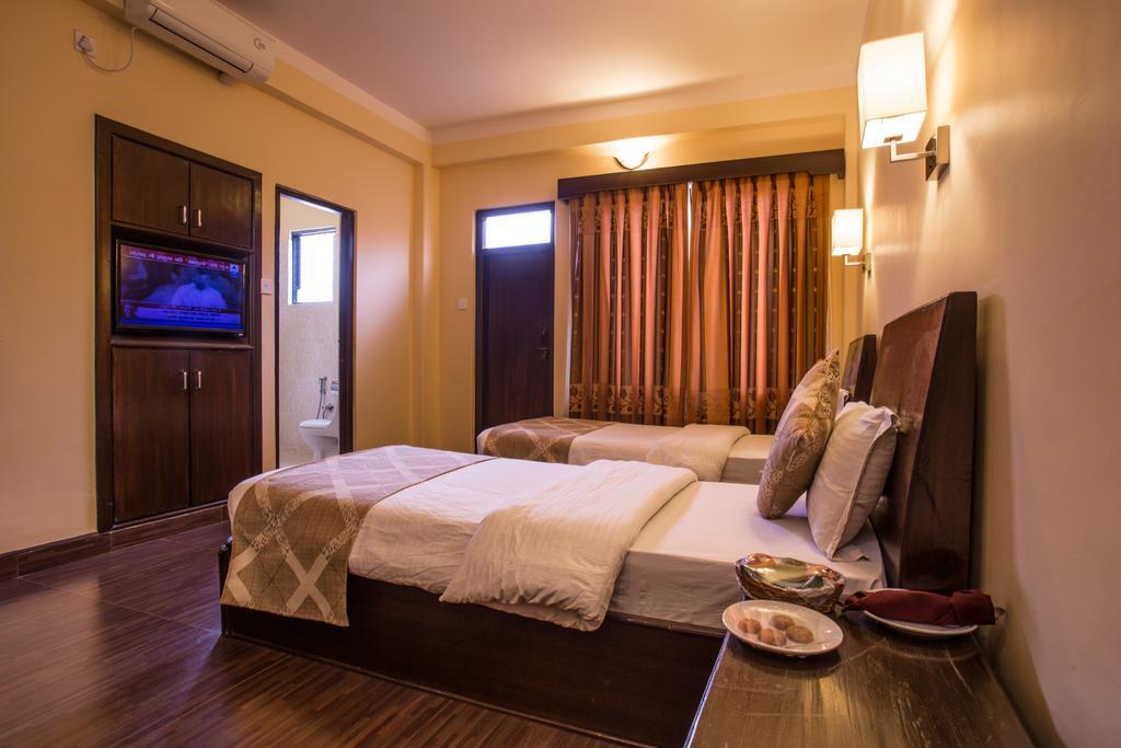 Hotel Peninsula Pokhara Exteriör bild
