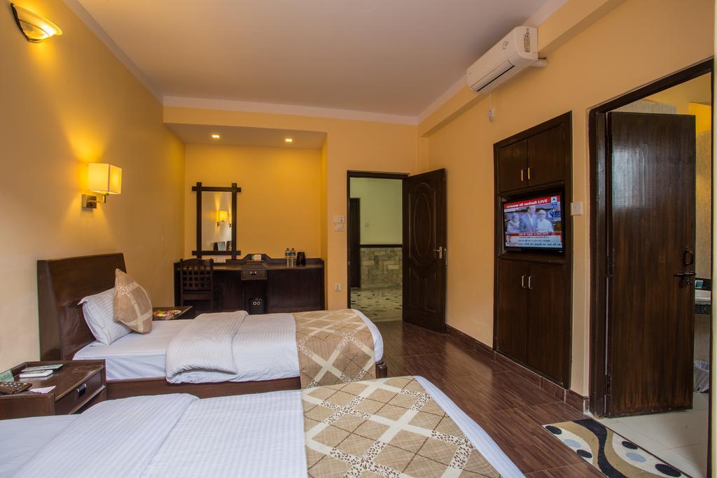 Hotel Peninsula Pokhara Exteriör bild