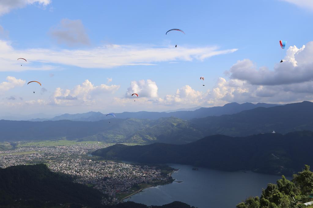 Hotel Peninsula Pokhara Exteriör bild