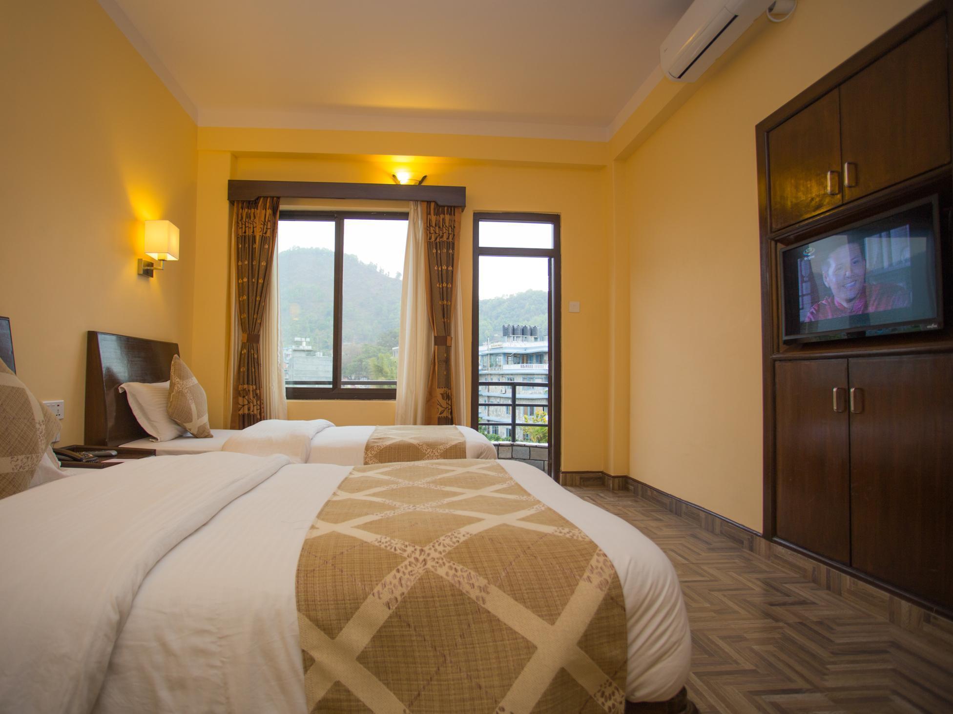 Hotel Peninsula Pokhara Exteriör bild