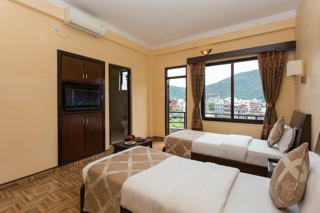 Hotel Peninsula Pokhara Exteriör bild