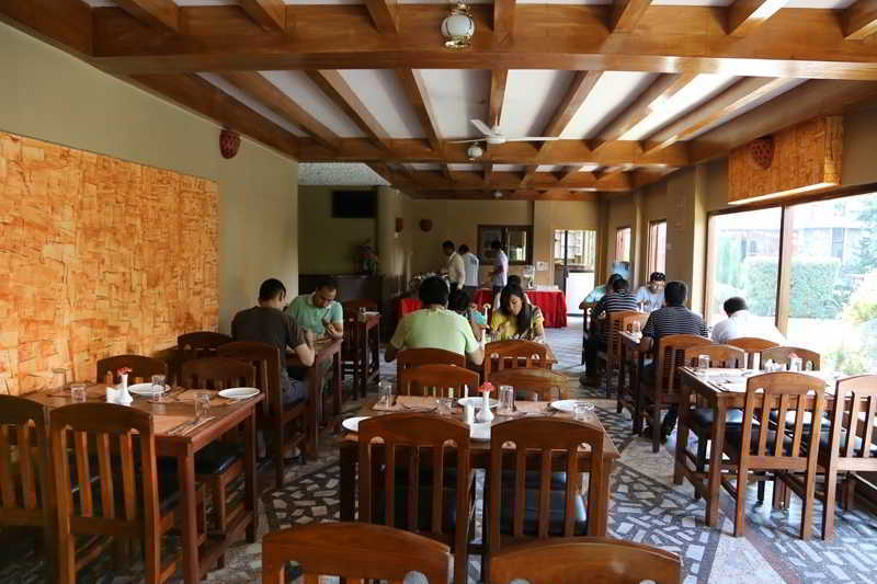 Hotel Peninsula Pokhara Exteriör bild