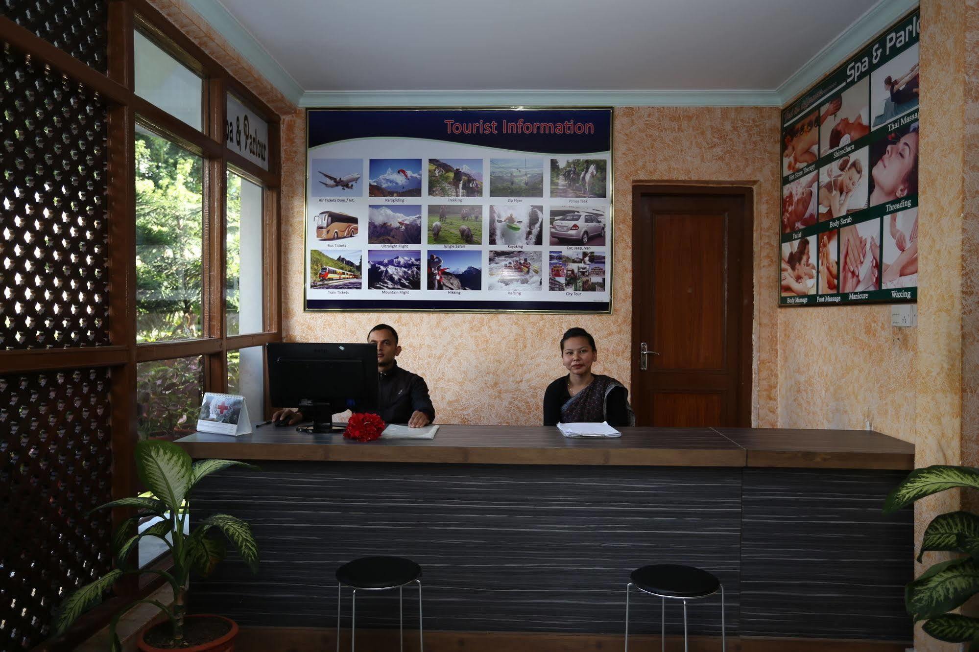 Hotel Peninsula Pokhara Exteriör bild
