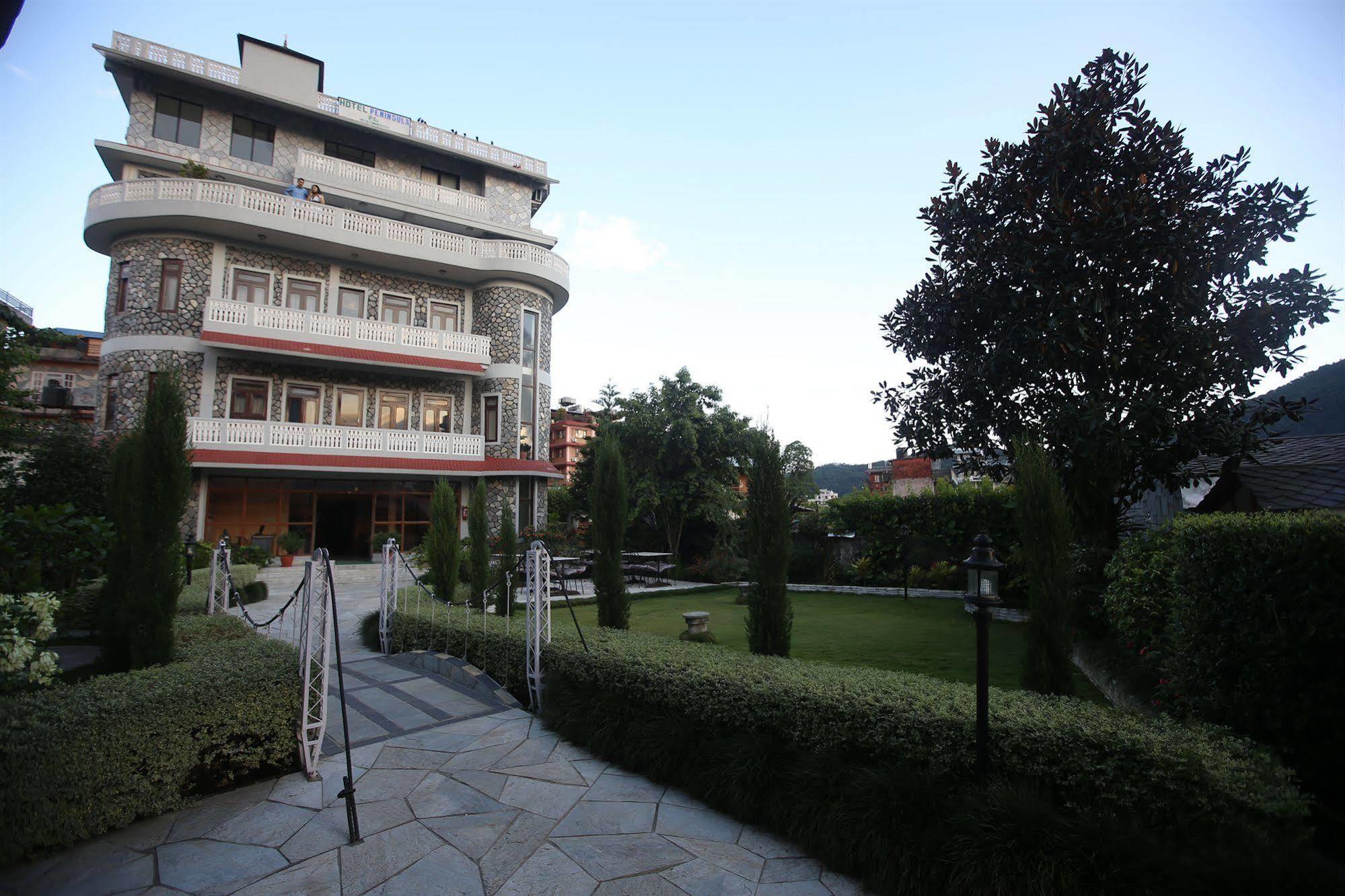 Hotel Peninsula Pokhara Exteriör bild